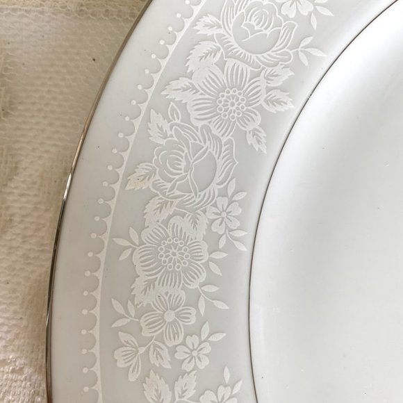 MOMOYAMA Fine China Japan Dinner Plate - Set of 2, Raised White Florals & Dots - Picture 4 of 5